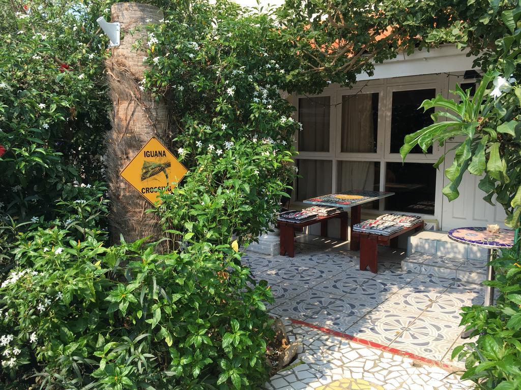 Sunflower Villa Studios Palm Beach Eksteriør bilde