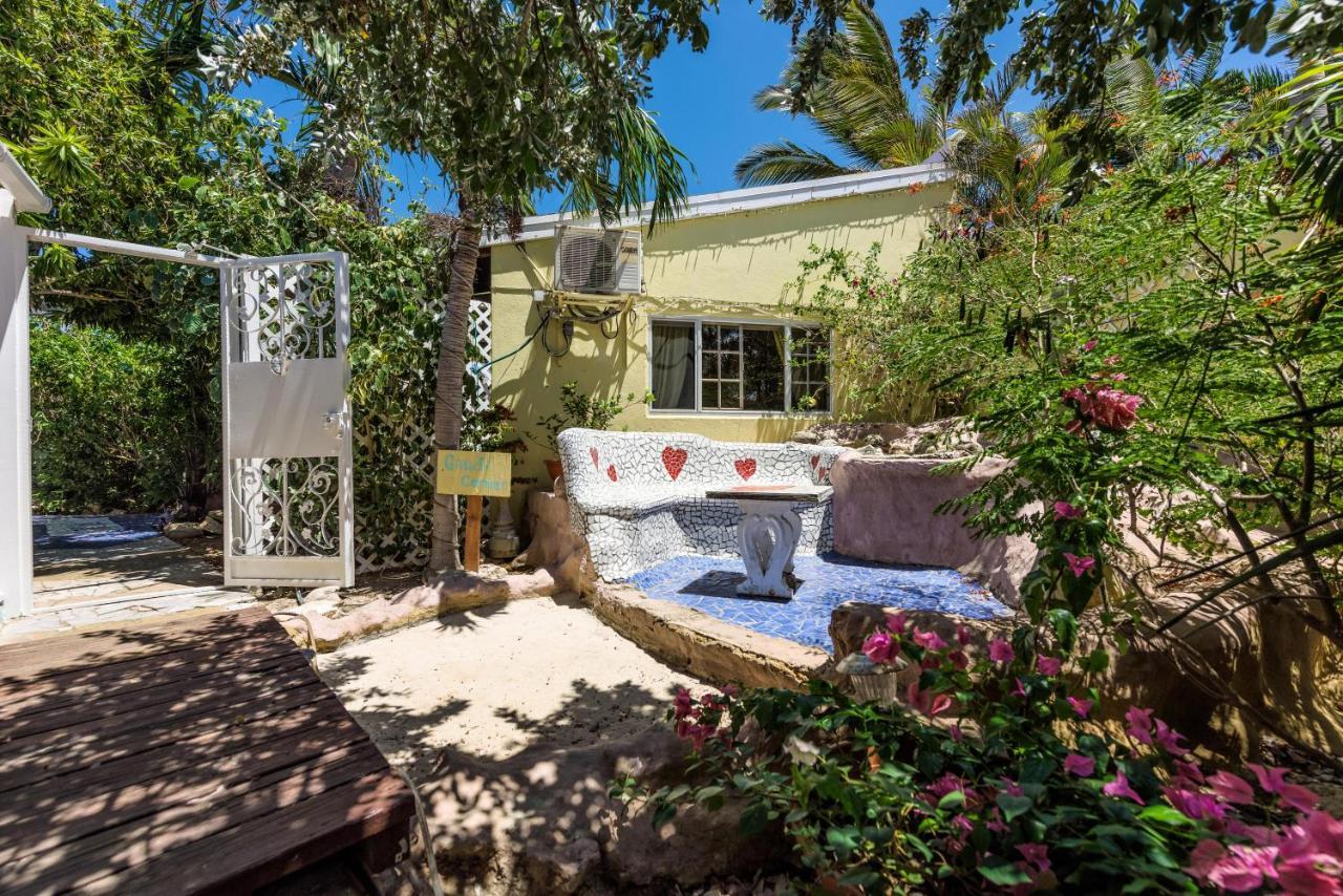 Sunflower Villa Studios Palm Beach Eksteriør bilde