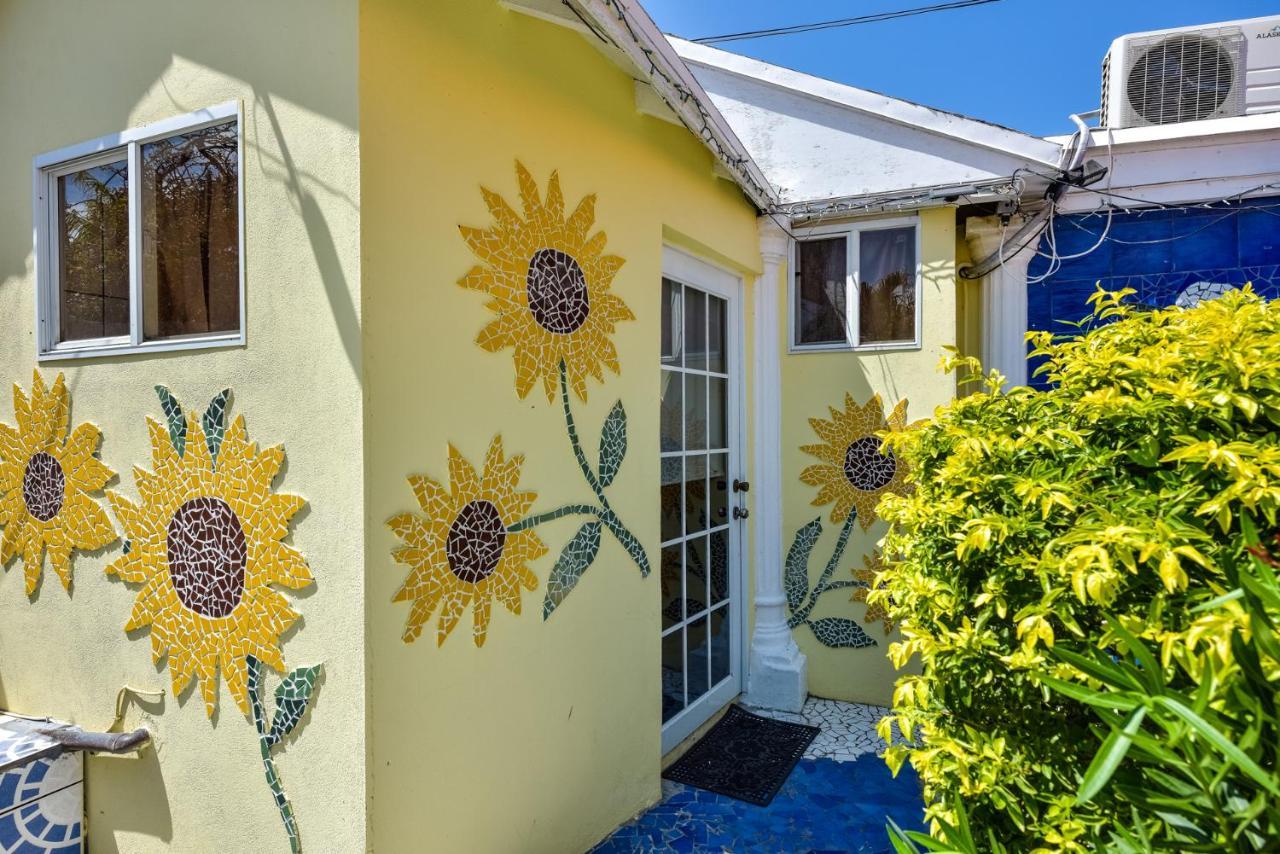 Sunflower Villa Studios Palm Beach Eksteriør bilde